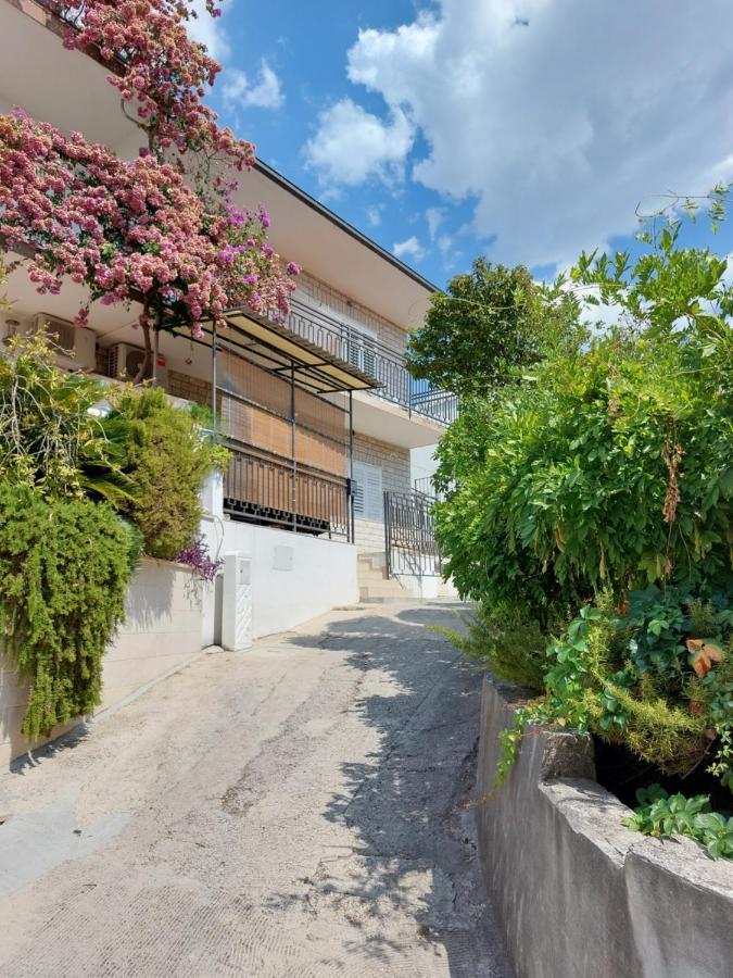Apartmani Luka Baška Voda Esterno foto