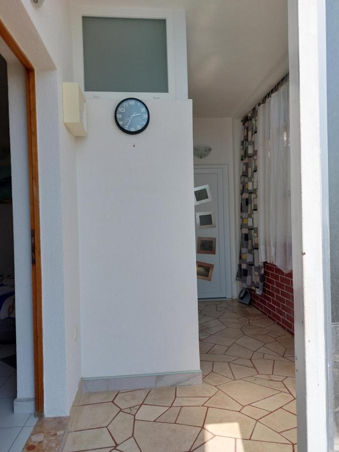 Apartmani Luka Baška Voda Esterno foto
