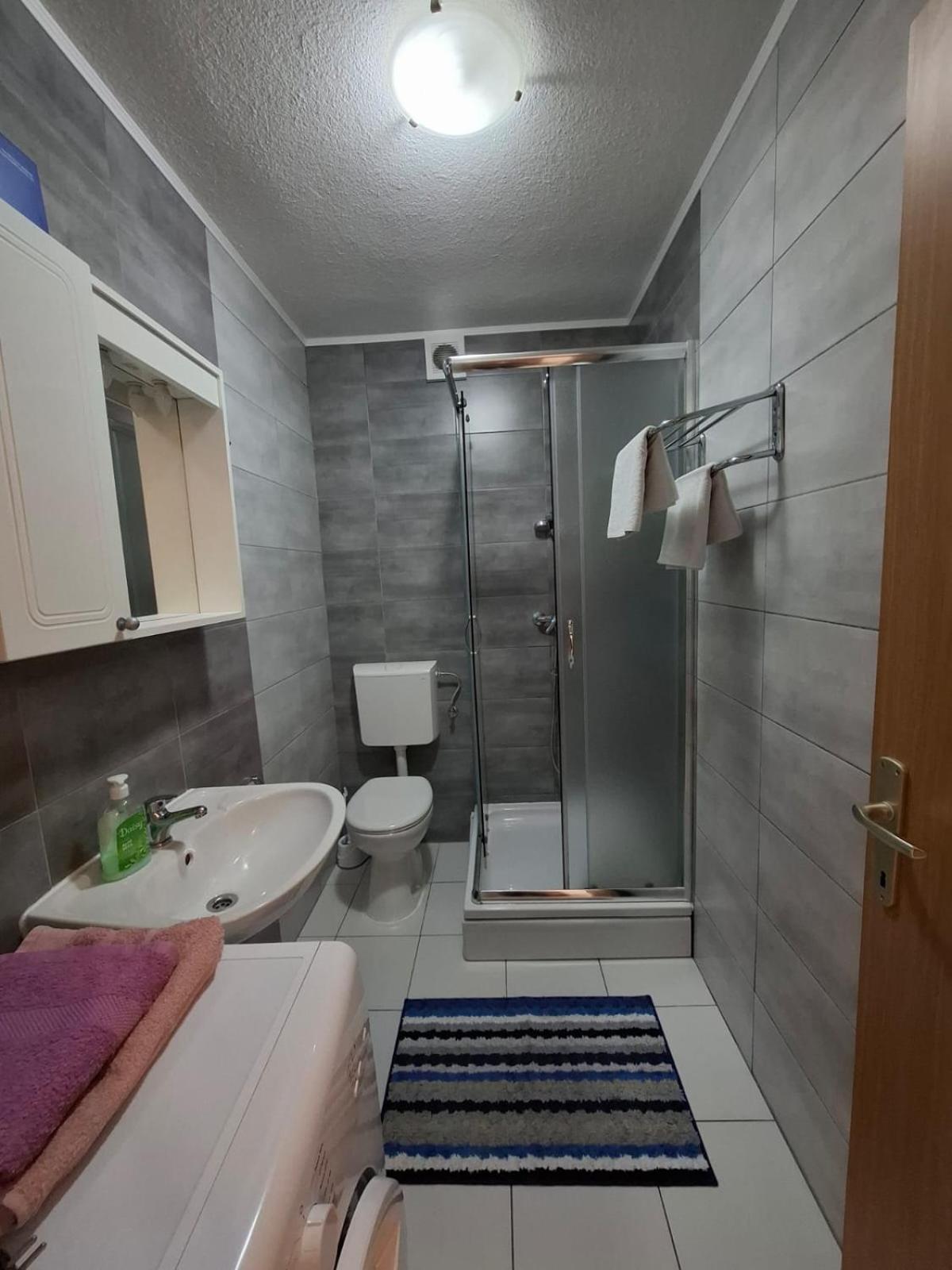 Apartmani Luka Baška Voda Esterno foto