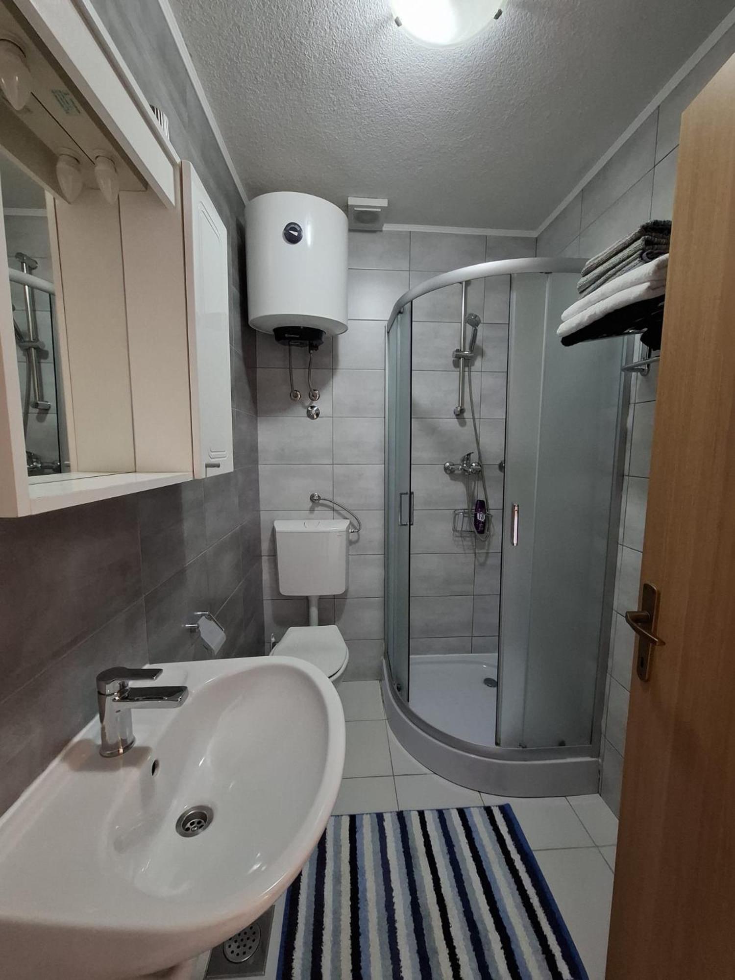 Apartmani Luka Baška Voda Esterno foto