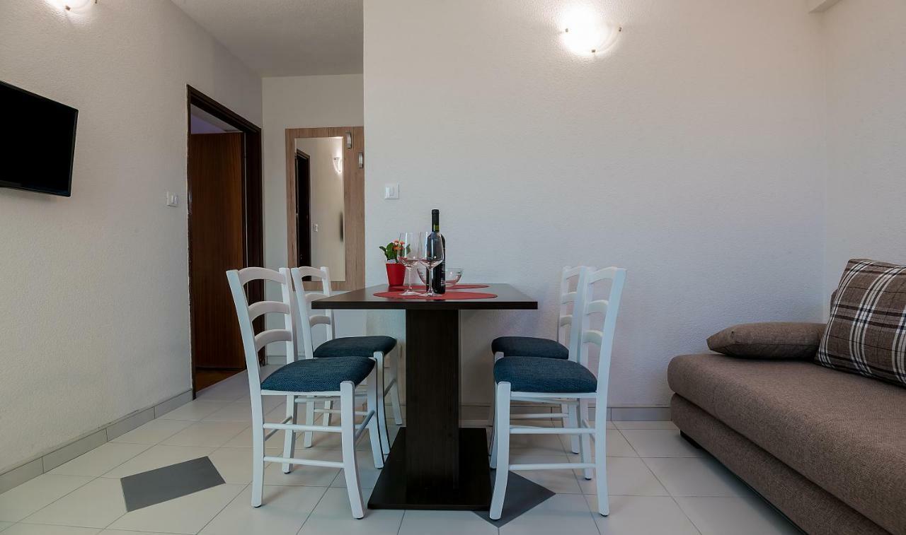 Apartmani Luka Baška Voda Esterno foto