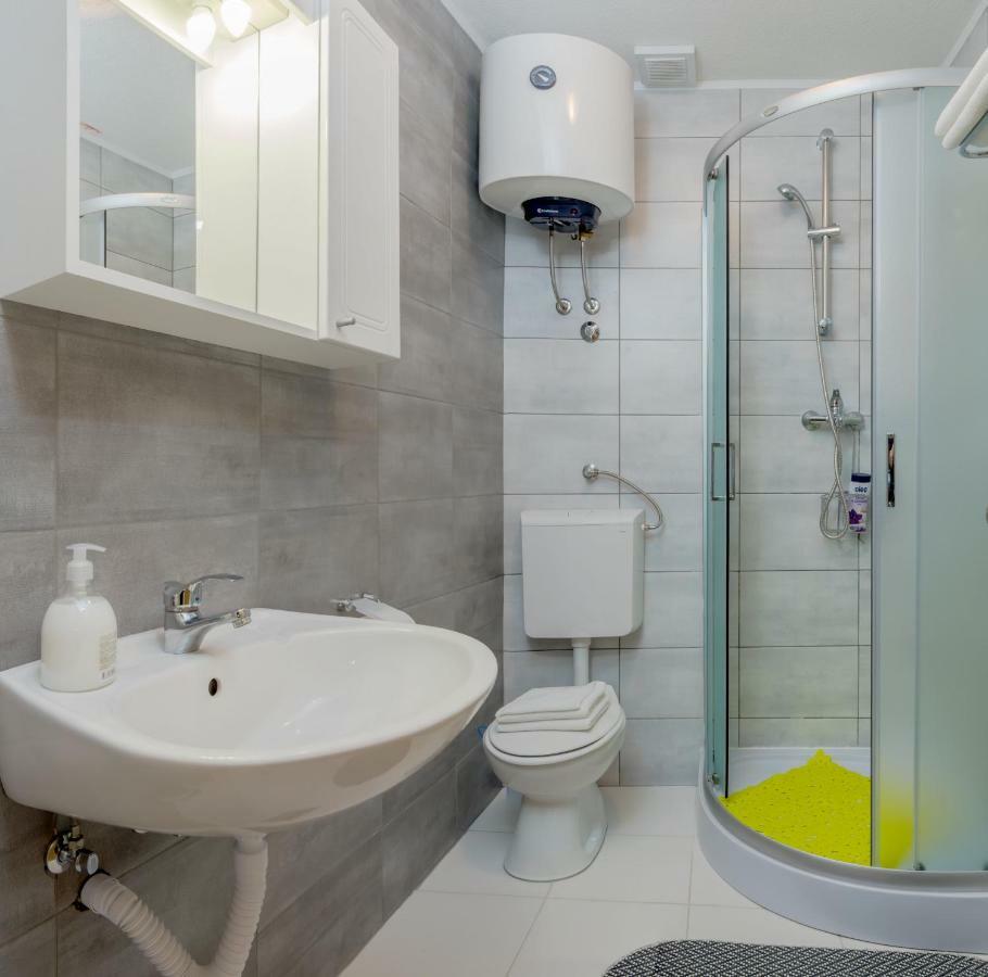 Apartmani Luka Baška Voda Esterno foto