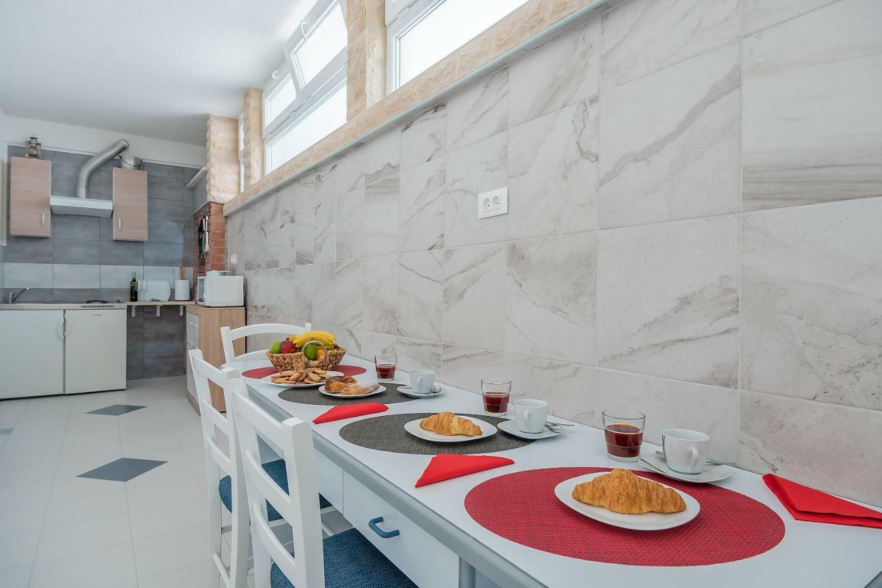 Apartmani Luka Baška Voda Esterno foto