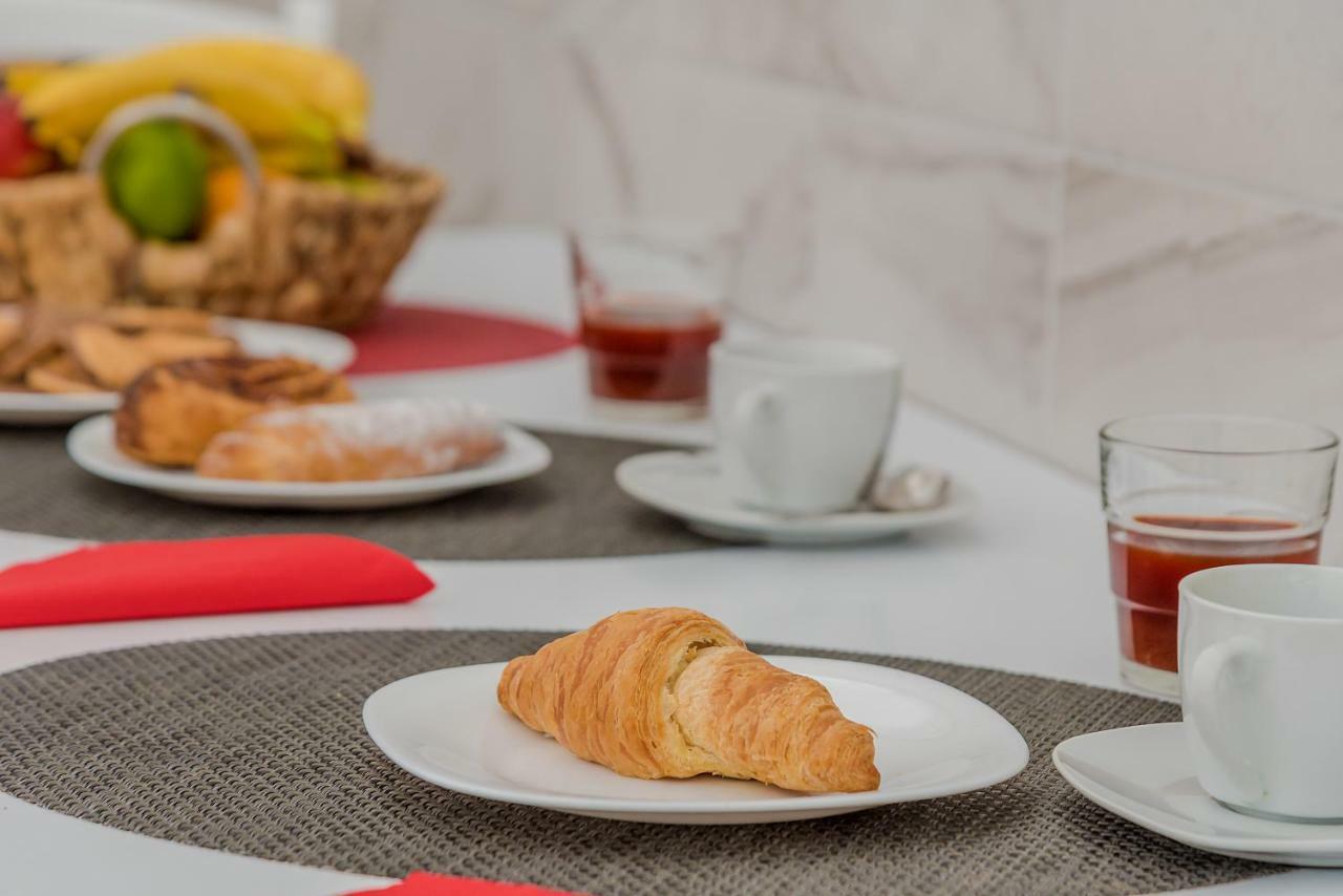 Apartmani Luka Baška Voda Esterno foto